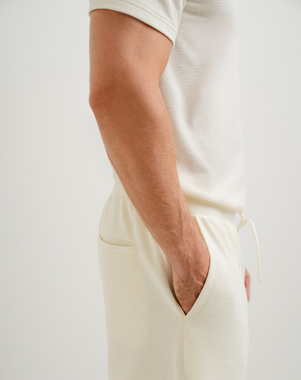 Bermuda en algodón sostenible semi ajustada crema para hombre
