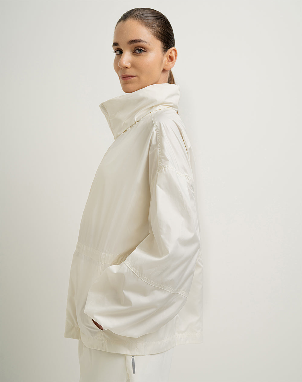 Chaqueta oversized fit con capucha habana