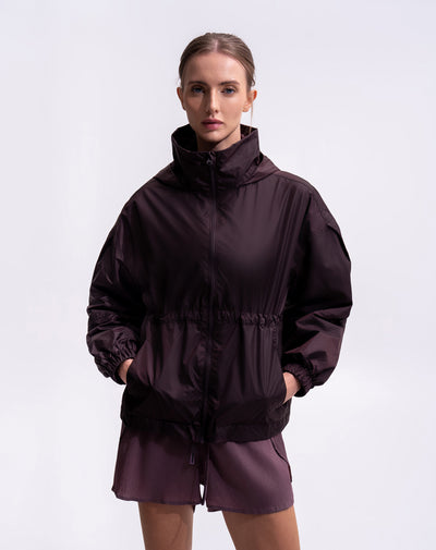 Chaqueta rompevientos oversize vinotinto mujer
