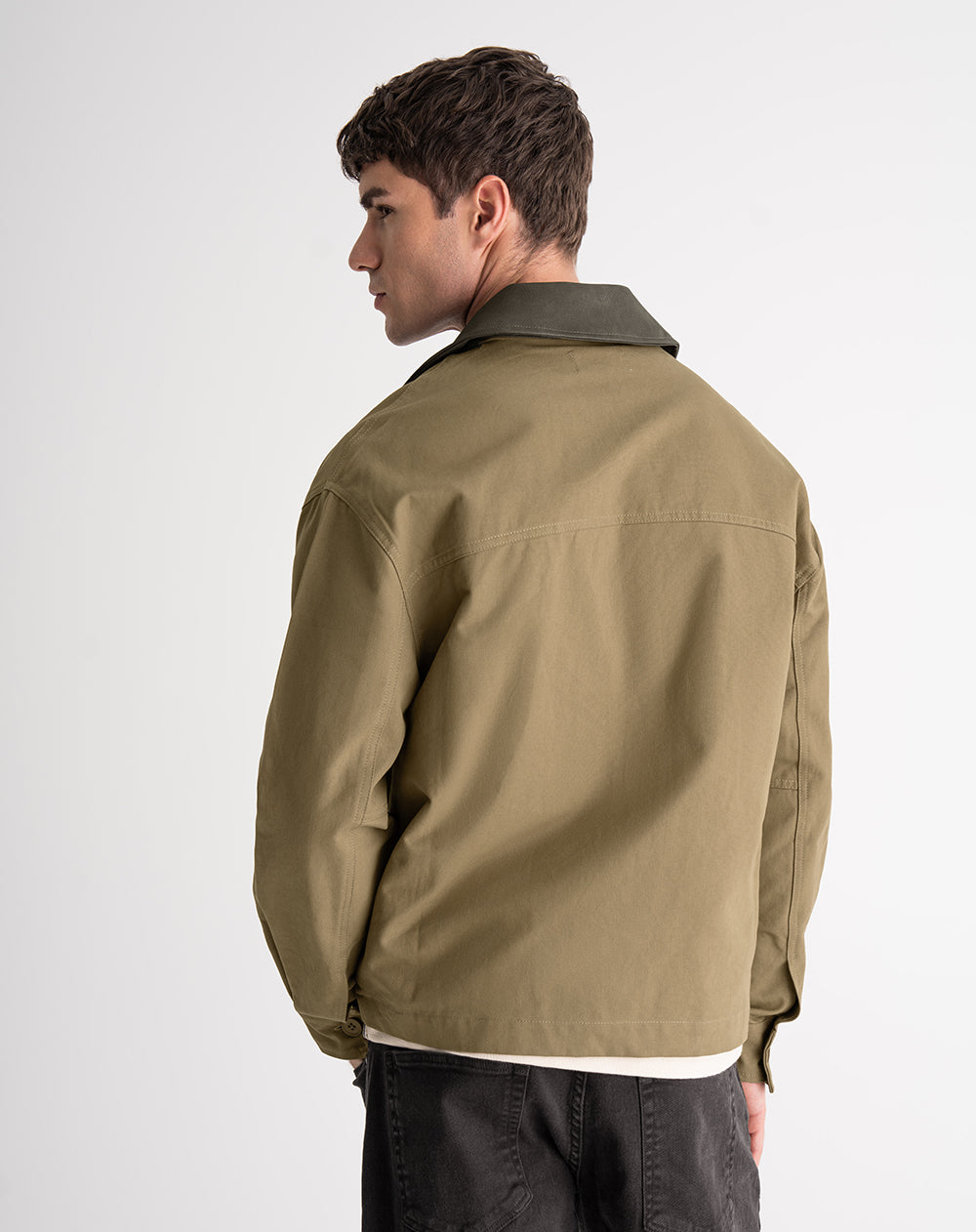 Chaqueta regular fit sin capucha en drill café