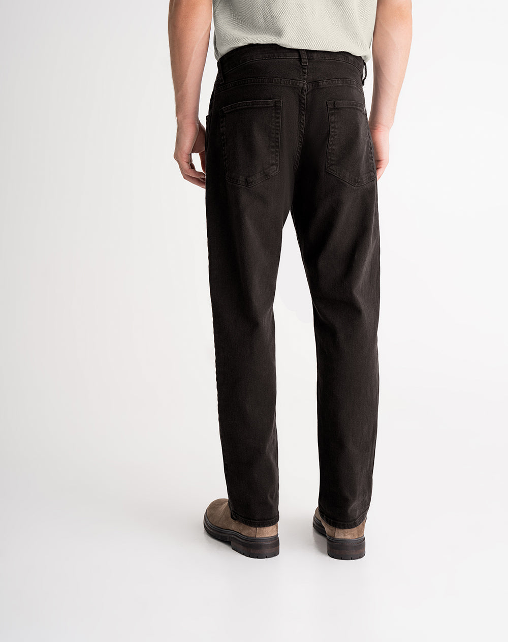 Jean tapered café hombre