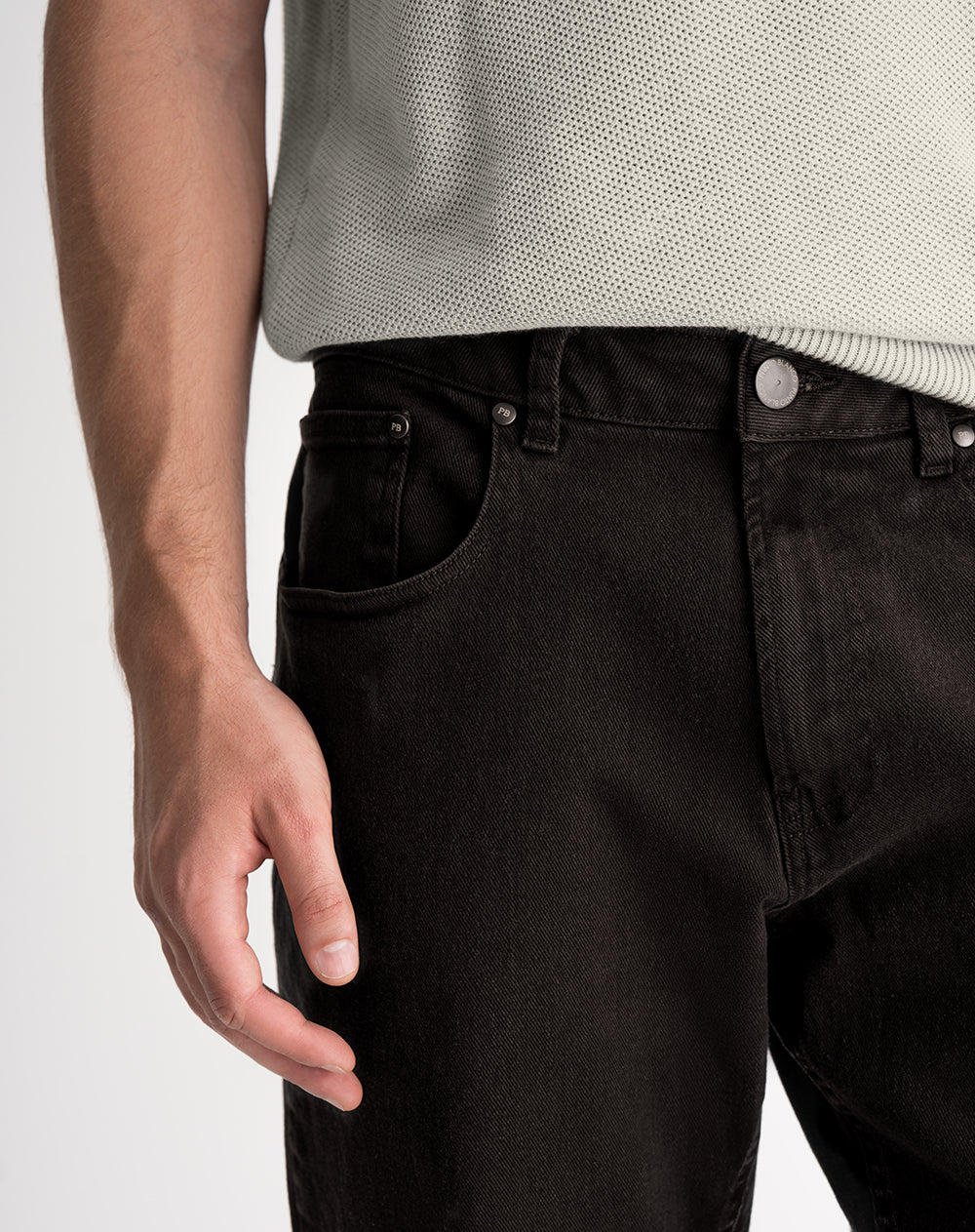 Jean tapered café hombre