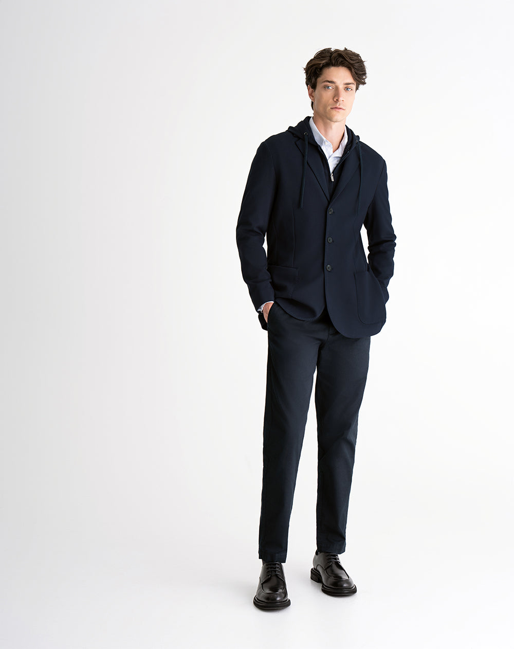 Chaqueta regular fit con capucha azul