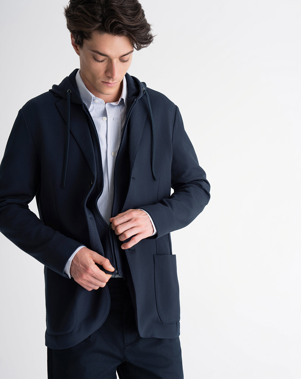 Chaqueta regular fit con capucha azul