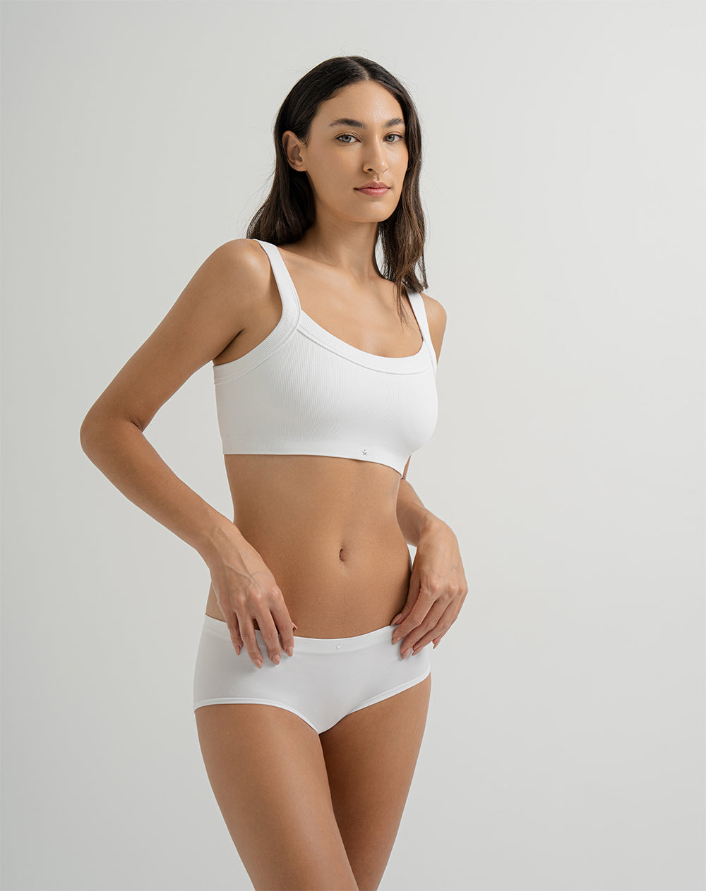 Top soporte alto sin costura y cargaderas anchas blanco
