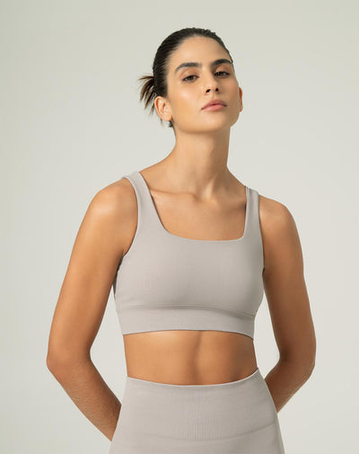 Top deportivo soporte medio seamless sin costura taupe