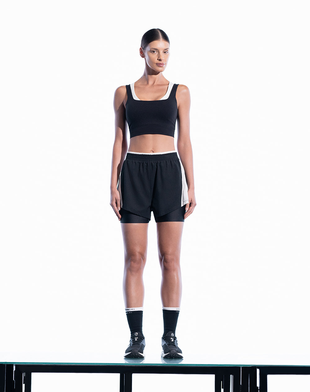 Top deportivo soporte medio seamless sin costura negro