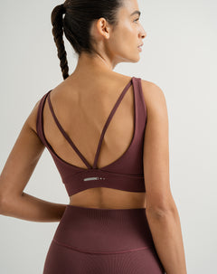 Top deportivo soporte medio seamless antibacterial vinotinto