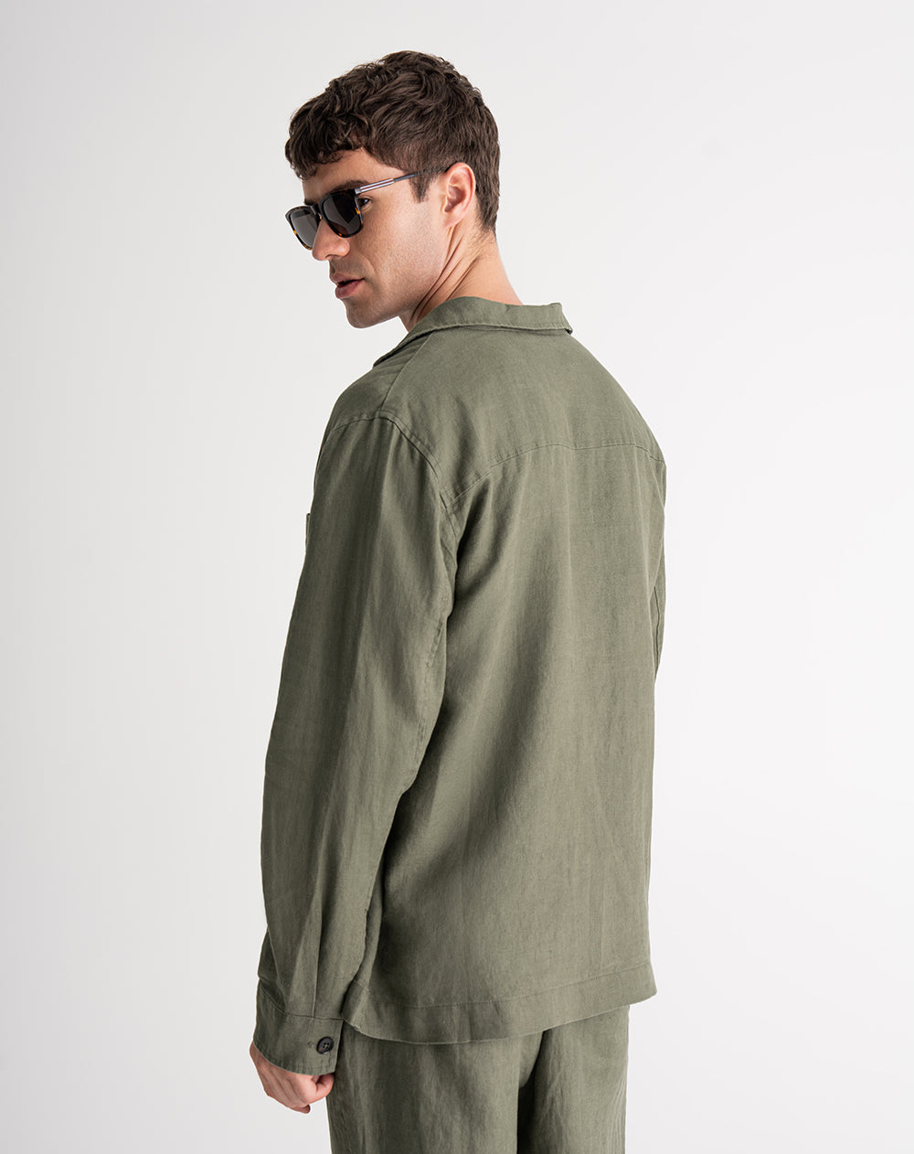 Camisa manga larga regular lino verde hombre