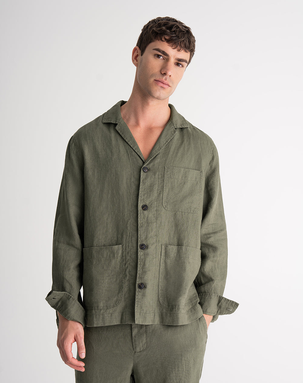 Camisa manga larga regular lino verde hombre