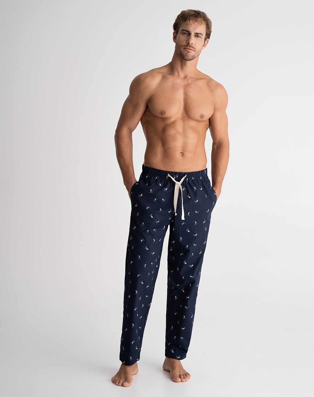 Pantalón regular fit tiro medio azul estampado
