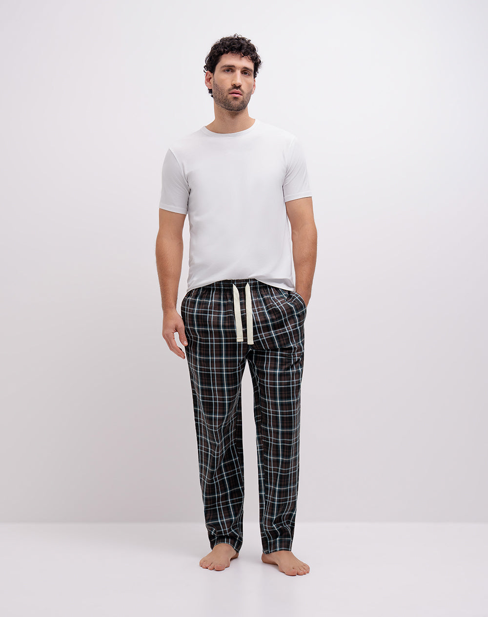 Pantalón regular fit tiro medio cafe cuadros