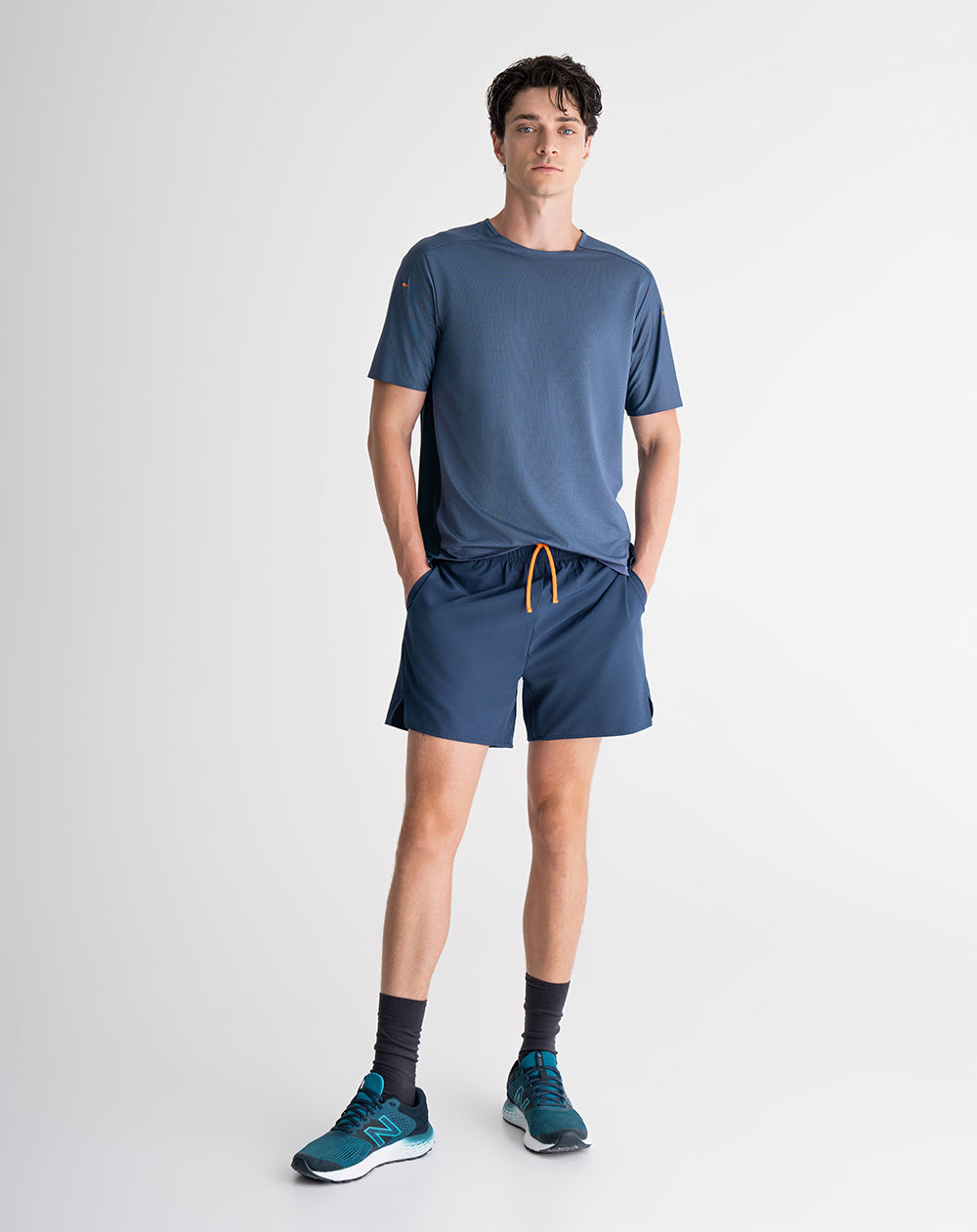 Pantaloneta deportiva con malla interna azul hombre