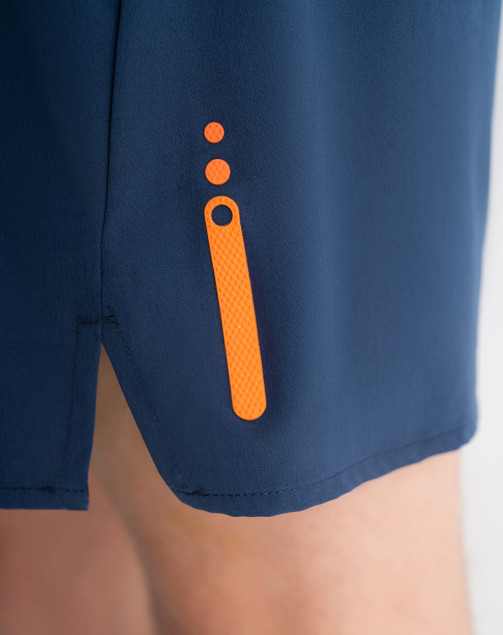 Pantaloneta deportiva malla interna azul hombre