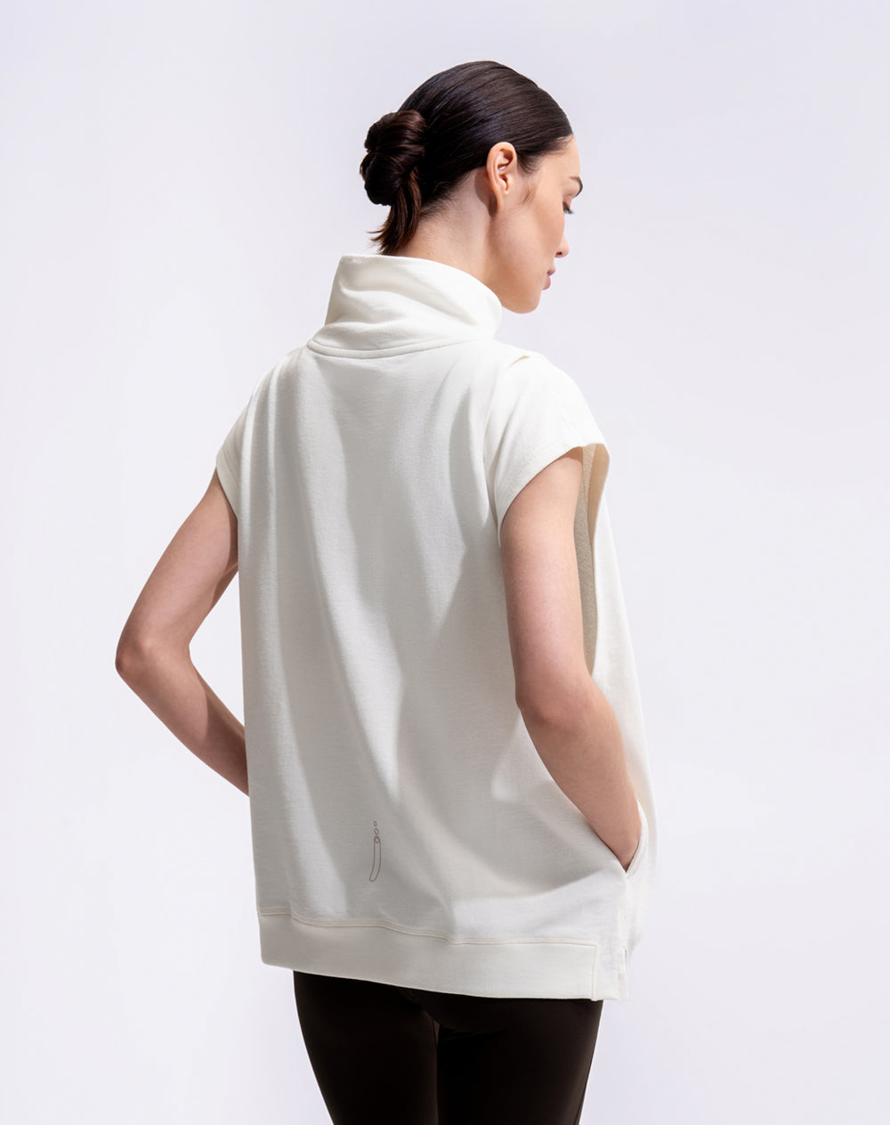 Chaleco oversized fit sin capucha habano