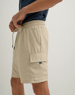 Bermuda semi ajustada caqui para hombre