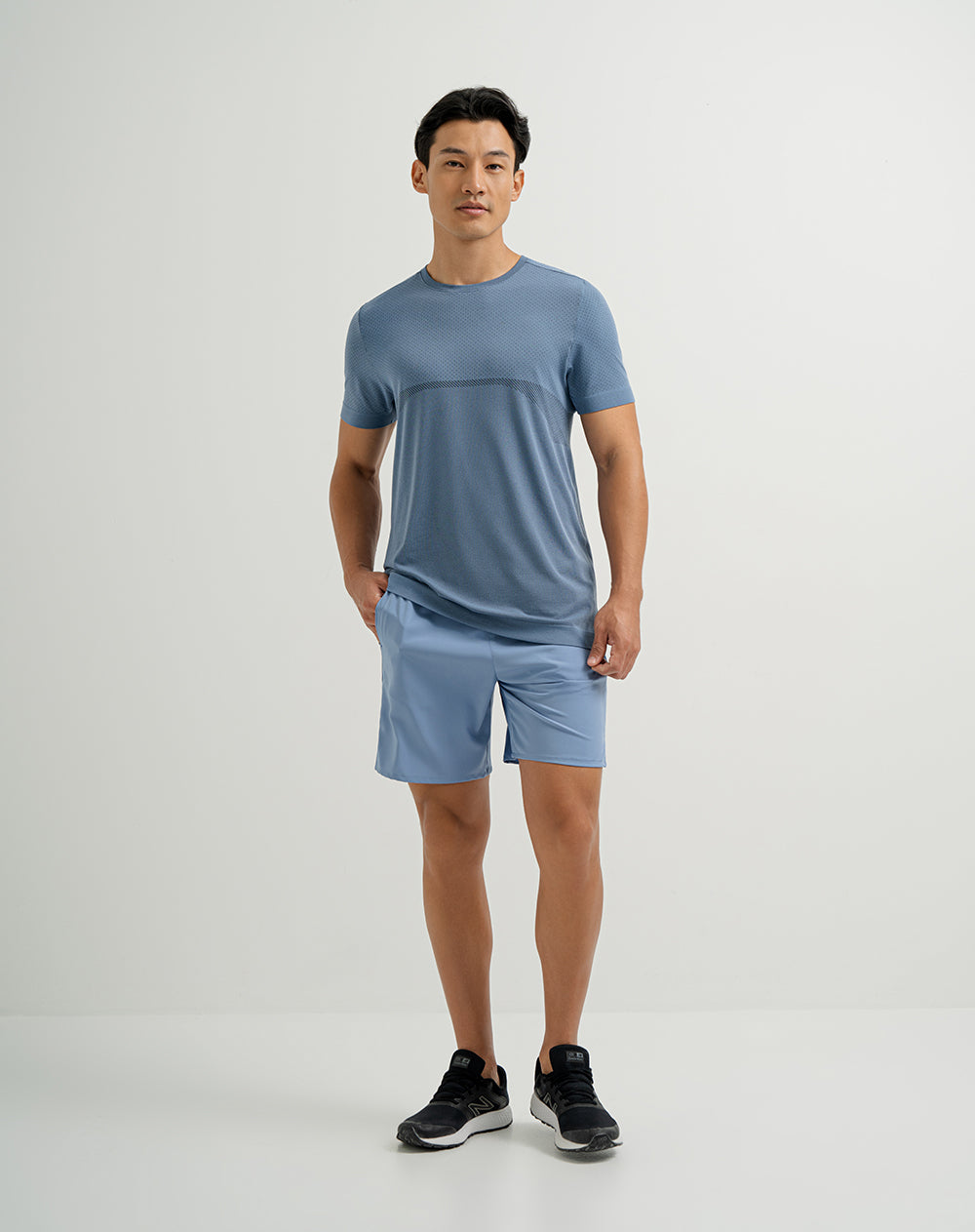 Pantaloneta deportiva con malla interna azul para hombre