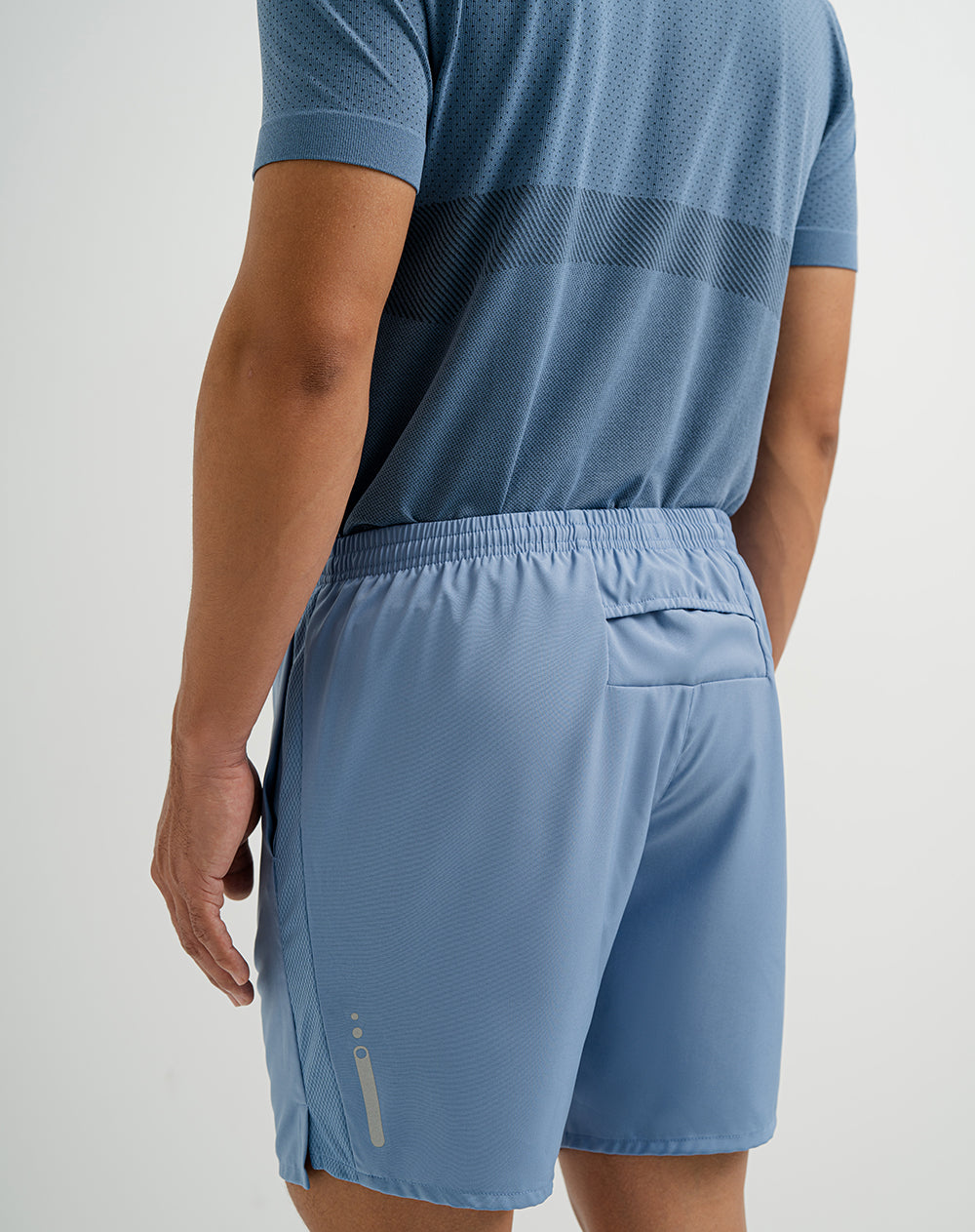 Pantaloneta deportiva con malla interna azul para hombre