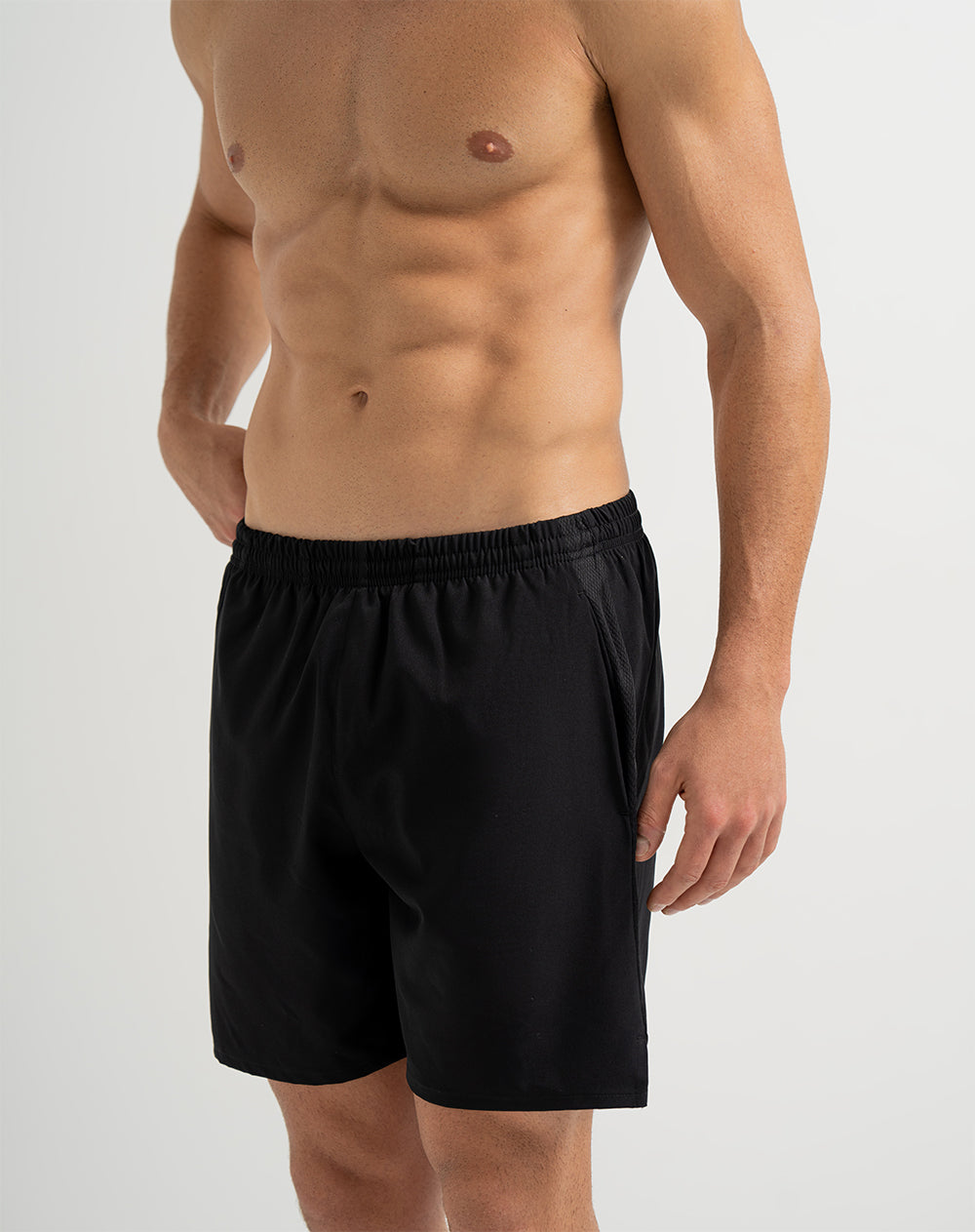 Pantaloneta deportiva con malla interna negra para hombre