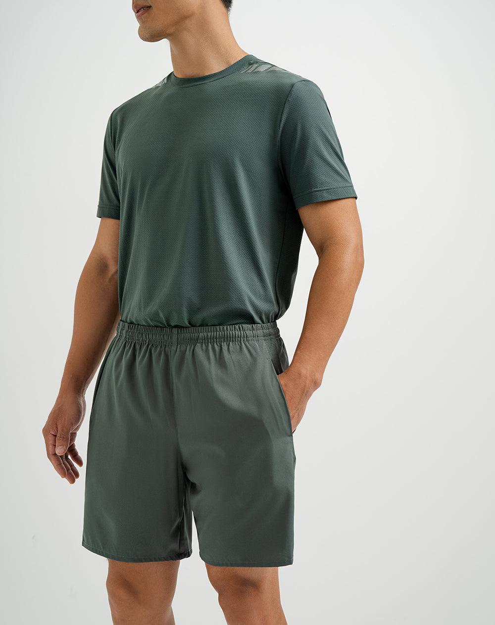 Pantaloneta deportiva con malla interna verde para hombre